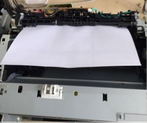 惠普1136打印复印都是出一半纸就卡在同一个位置，确定没有碎纸